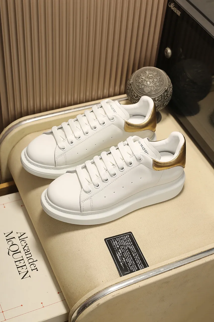 👟👟Ex-factory price 480👟👟 Men's size +10 High-quality upgraded version🔥Real shot of Alexander McQUEEN (McQueen)🎉The highest quality silk cowhide version on the market🎊, imported water-dyed sheepskin inside, counter 1:1 replica, star style T stage catwalk, a must-have for fashionistas , the original high-temperature and ultra-clear air compressor logo on the foot, absolutely counter-matched version, the arc of the back bag is truly genuine 0⃣️ difference, using an exclusive privately molded double-layer vacuum outsole, which is light on the foot and has excellent rebound! Running🏃✈️The first choice item for outdoor sports💅💅Trend and fashion coexist📣 Women’s style: 35-39, Men’s style: 39-44